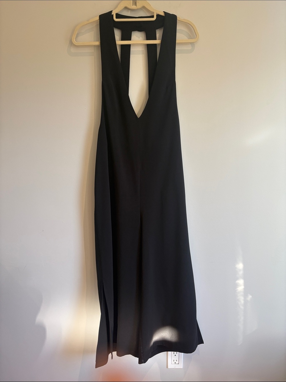 ESSUE Black Plunging V-Neck Wide Leg Jumpsuit – Size Large
